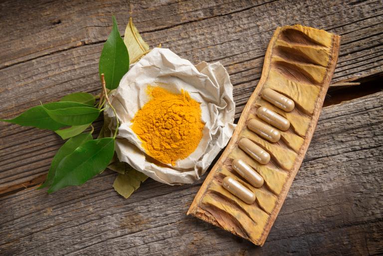 curcumin powder and capsules